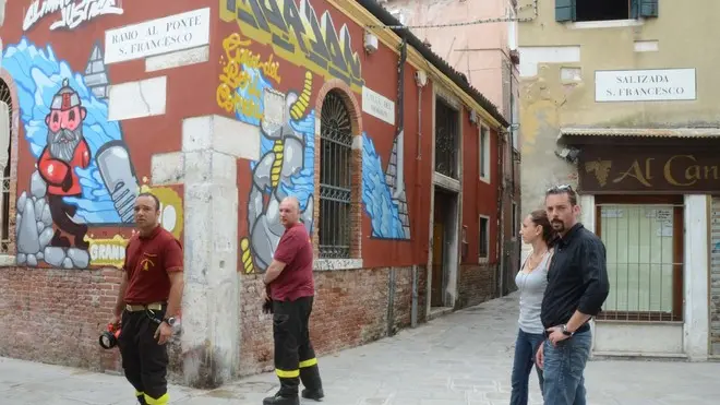 FURLAN INTERPRESS/GF.TAGLIAPIETRA.- ATTENTATO CON UNA BOTTIGLIA INCENDIARIA AL MORION. NELLA FOTO TOMMASO CACCIARI.