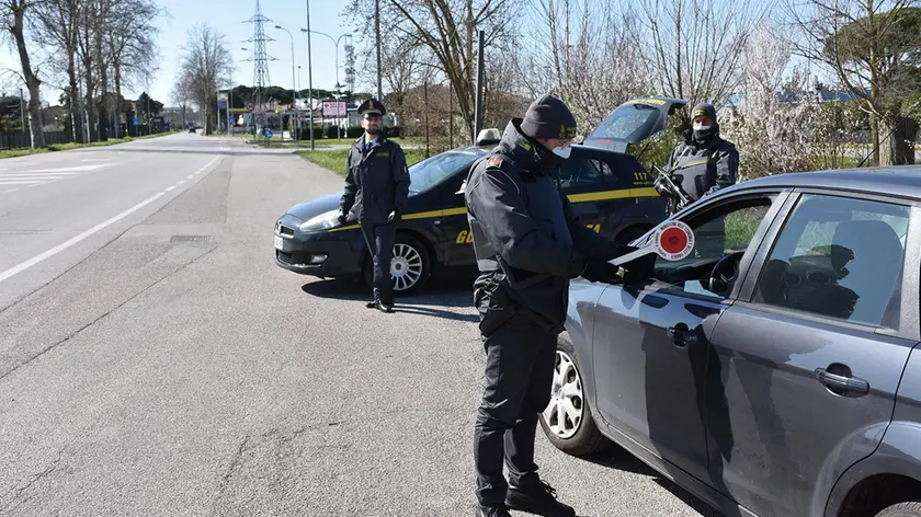 Controlli della Finanza a Jesolo (foto Tommasella Dino)