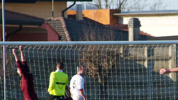 solesino 23/02/2014 solesino "bianchi" - dolo "granata" 0-1 nella foto: goal del num 2 della torre zanon ph zangirolami