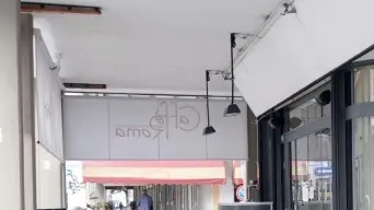L’esterno di un bar