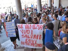 Interpress/Mazzega Venezia, 29.07.2016.- Consiglio Comunale, Cà Farsetti presidiata dalle forze dell'Ordine per la protesta dei Comunali e BLM.-