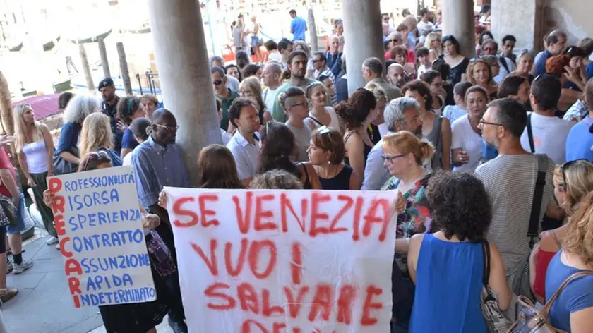 Interpress/Mazzega Venezia, 29.07.2016.- Consiglio Comunale, Cà Farsetti presidiata dalle forze dell'Ordine per la protesta dei Comunali e BLM.-