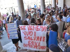 Interpress/Mazzega Venezia, 29.07.2016.- Consiglio Comunale, Cà Farsetti presidiata dalle forze dell'Ordine per la protesta dei Comunali e BLM.-