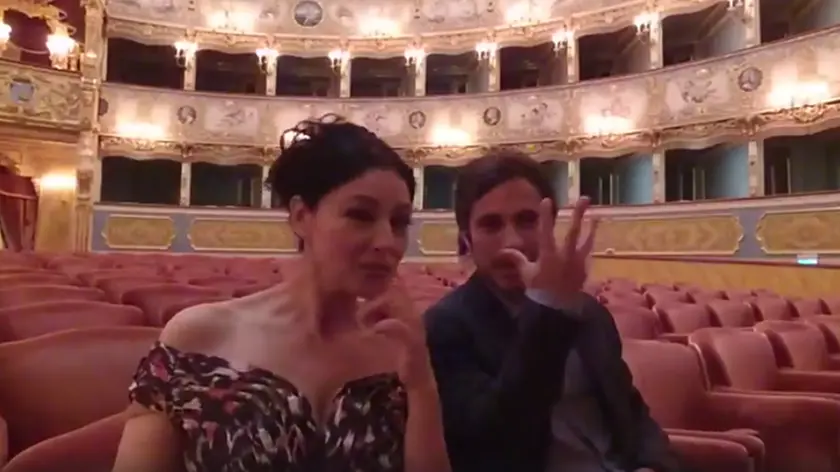 Monica Bellucci e l'attore Gael Garcia Bernal protagonista di "Mozart in the Jungle"