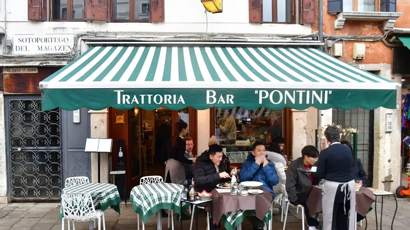 Il bar trattoria Pontini a Cannaregio non riesce a rispettare gli orari per poco personale FOTO INTERPRESS