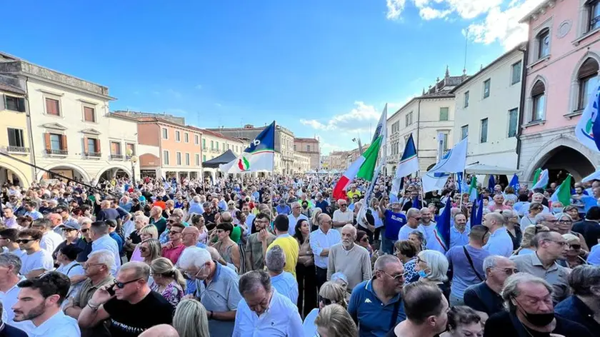 Piazza Ferretto stracolma per il comizio di Giorgia Meloni