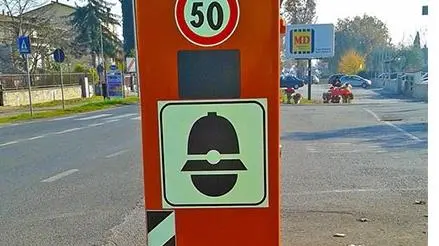 Un velobox lungo la strada a San Michele
