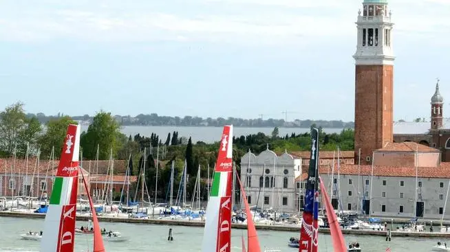 Caiaffa Interpress/M.Tagliapietra Venezia 13.05.2012.- Regata città di Venezia dei catamarani in bacino San Marco.