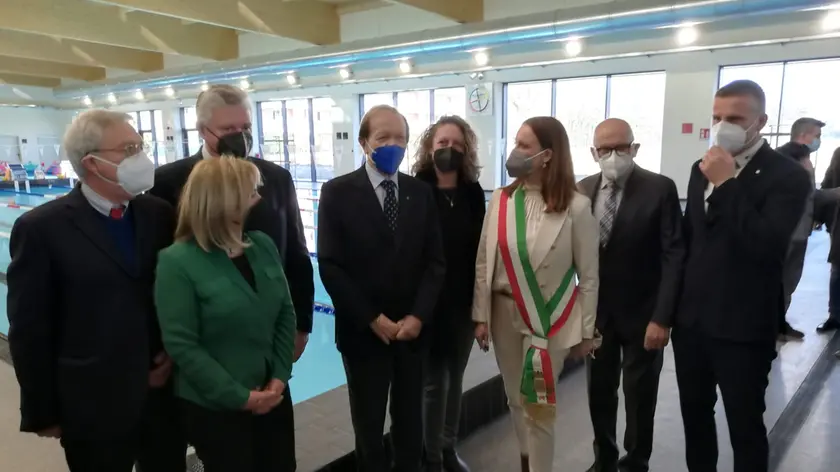La sindaca Martina Vesnaver e le autorità presenti all'inaugurazione