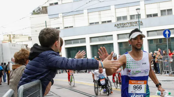 Agenzia Candussi. Venice Marathon, passaggio a Mestre (via Rosa, via Poerio, Piazza Barche)