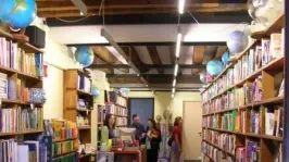 L’interno della libreria Marco Polo