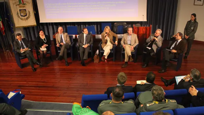 Conferenza su 'Politiche di sicurezza e Polizia locale' presso la sede della provincia di Venezia a Mestre - tavola rotonda: presidente Francesca Zaccariotto e moderatore Antonello Francica