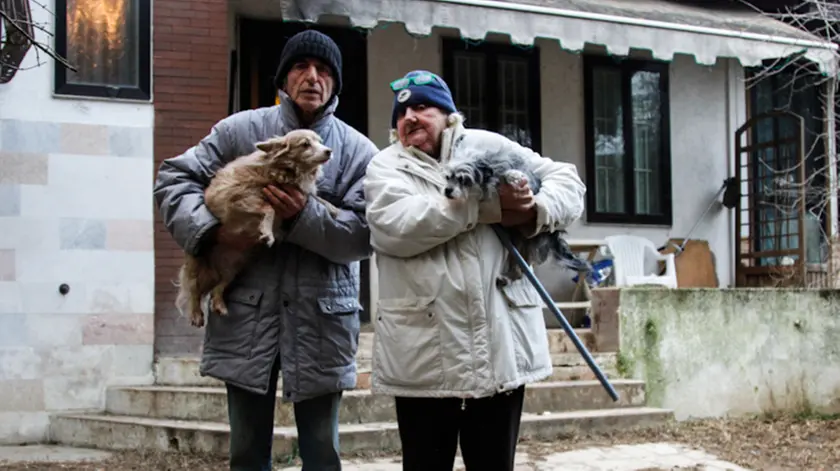 agenzia Candussi, giornalista Artico. nella foto i coniugi Paolo Zanon e Adriana Guerra nella loro abitazione in via Triestina 175 Tessera.