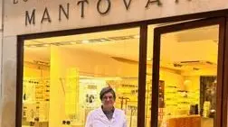 Giovanna Carlon davanti alla storica bottega