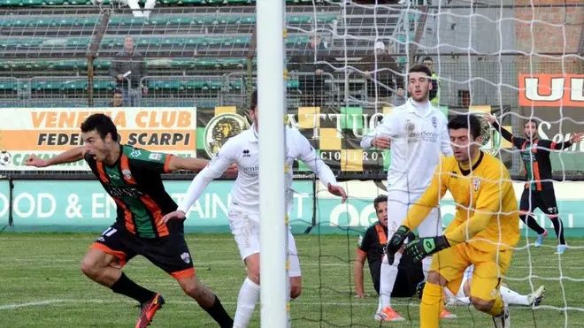 INTERPRESS/TAGLIAPIETRA. 24.11.2013.- CALCIO, VENEZIA-PRO VERCELLI. GOL DI BOCALON