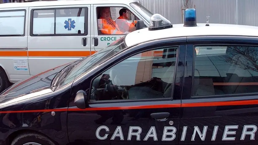 Il motociclista coinvolto nell'incidente è stato portato d'urgenza in ospedale. A fare i rilievi sono arrivati i carabinieri