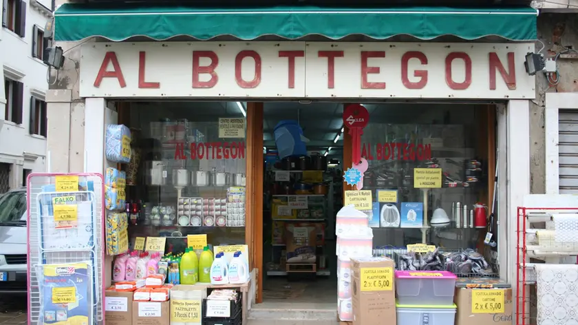 Lo storico negozio "Al Bottegon" di Chioggia (foto dal profino Facebook)