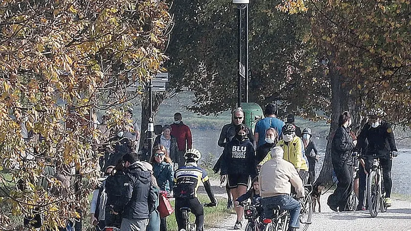 Gli argini del Brenta presi d’assalto durante una giornata festiva