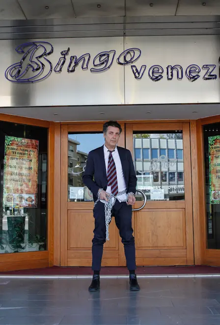 Agenzia Candussi, giornalista Mion. Vincenzo Faman, ex diretto del Bingo in via Pepe a Mestre si incatena in sciopero della fame in segno di protesta