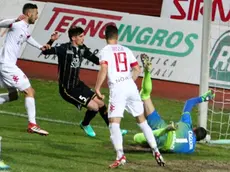 Un'azione di gioco del derby tra Mestre e Padova