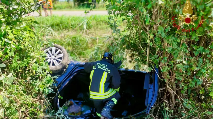 Auto nel fossato