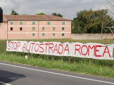 MORSEGO MIRA: STRISCIONI DI PROTESTA ROMEA COMMERCIALE..09/09/2007 © LIGHTIMAGE