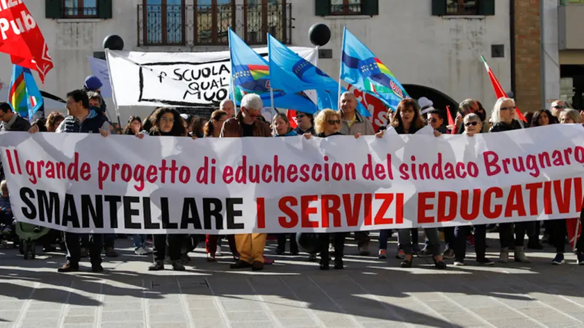 Agenzia Candussi, giornalista Artico. Manifestazione insegnanti scuole da Corso del Popolo a Piazza Ferretto Mestre.