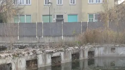 GIORNALISTA: Baschieri .AGENZIA FOTO: Candussi.LUOGO: Mestre.DESCRIZIONE: sopralluogo presso l'area dell'ex Umberto I con gli assessori e gli studenti di IUAV