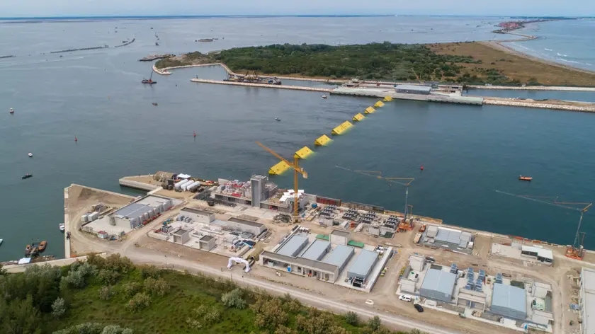 epa08456496 A handout photo made available by Consorzio Venezia Nuova Press Office, shows a moment of the simultaneous double lifting of the ranks of 37 sluices of the Mose, to the mouths of port of Chioggia (south lagoon) and Malamocco, in Venice, Italy, 31 May 2020. After years of projects, waiting and obstacles (including judicial), now the Mose is in the home stretch, and from next autumn could finally come into operation (at the time in emergency) to prevent the exceptional high waters from reaching St Mark??s Square. EPA/CONSORZIO VENEZIA NUOVA PRESS OFFICE /HANDOUT HANDOUT EDITORIAL USE ONLY/NO SALES