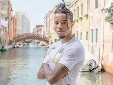 Tyronne Ebuehi in allenamento, sopra a Venezia Credit Venezia Fc