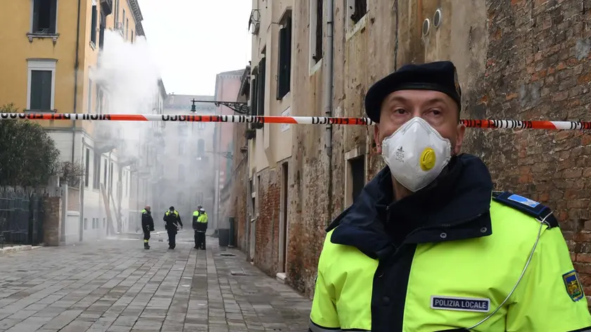 Il rogo di lunedì 11. Foto Interpress