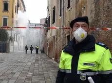 Il rogo di lunedì 11. Foto Interpress