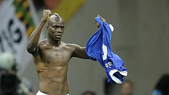 Italian Mario Balotelli jubilates after scoring second personal gol during Uefa Euro 2012 soccer championship Semi-final, Germany vs Italy, at National Stadium, Warsaw, Poland, 28 June 2012. ANSA/MAURIZIO BRAMBATTI