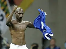 Italian Mario Balotelli jubilates after scoring second personal gol during Uefa Euro 2012 soccer championship Semi-final, Germany vs Italy, at National Stadium, Warsaw, Poland, 28 June 2012. ANSA/MAURIZIO BRAMBATTI