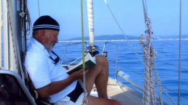 Il sindaco Giorgio Orsoni in un momento di relax nella sua barca a vela