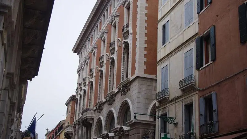 Il complesso dell'ex Borsa e ex Camera di Commercio in calle XXII marzo
