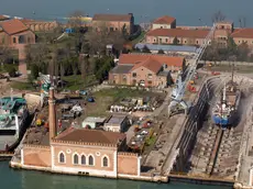 Veduta aerea dell'Arsenale e dei bacini di carenaggio, Venezia, in un'immagine diffusa oggi 16 giugno 2011. ANSA / CONSORZIO VENEZIA NUOVA