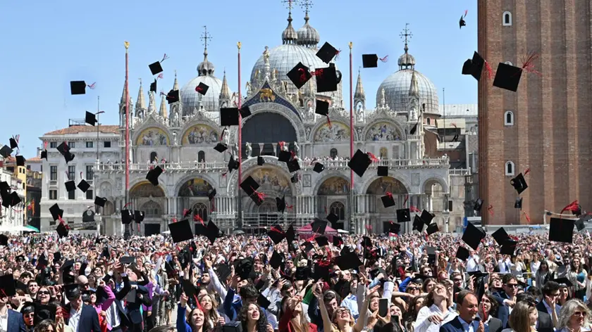 Il lancio del tocco in Piazza (Foto Interpress)