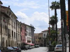 FG PORTOGRUARO 24-07-05 LA CITTA' DESERTA VIALE MARTIRI IL CENTRO UN SOLO BAR IN TUTTA LA VIA APERTO (CE NE SONO OLTRE 15)