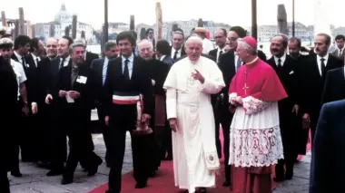 La visita di Papa Giovanni Paolo II nel 1985 accompagnato dal cardinale Marco Cè