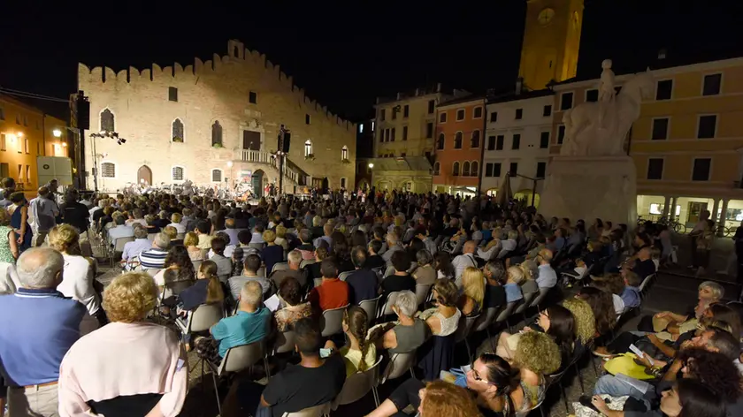 Portogruaro, 31/08/2015 - Babele - 33¡ Festival di Musica Internazionale - Fondazione Musicale Santa Cecilia - Melting Pot I - Giovanni Gnocchi, violoncello - Solisti del Festival di Portogruaro - Solisti dell'Orchestra Filarmonica della Fenice - Shizuka Mitsui, violoncello - Josue Arody Garcia, chitarra - Enrico Bronzi, direttore - Foto Luca d'Agostino/Phocus Agency © 2015