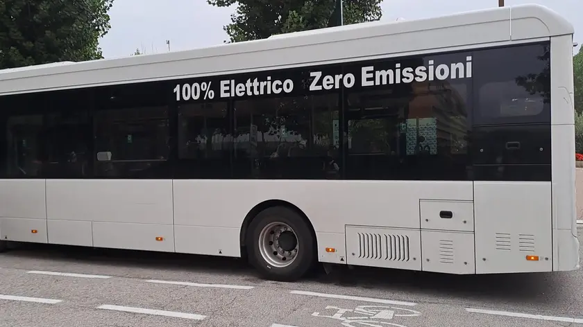 Un autobus elettrico modello E-12 del colosso cinese Yutong, come quello del tragico incidente di Mestre