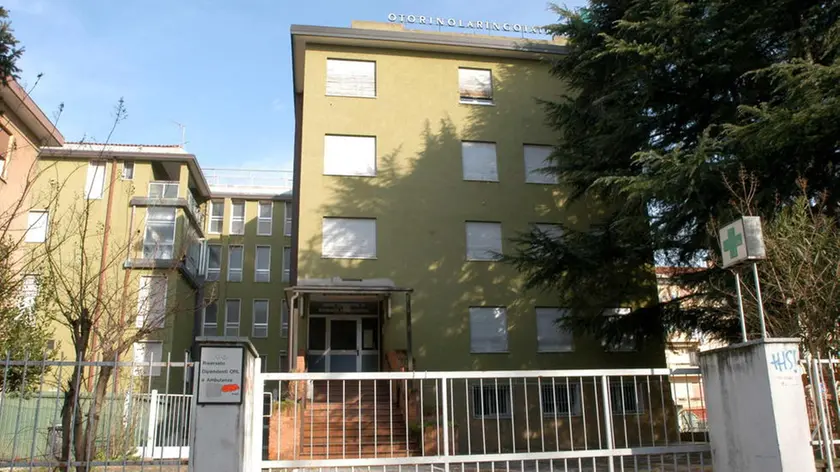 MESTRE 18.01.2004 via TEVERE EX-OSPEDALE OTORINOLARINGOIATRIA (C) Bertolin M. richiesto da PELLICANI VIA TEVERE VILLA TEVERE EX-OSPEDALE OTORINOLARINGOIATRIA