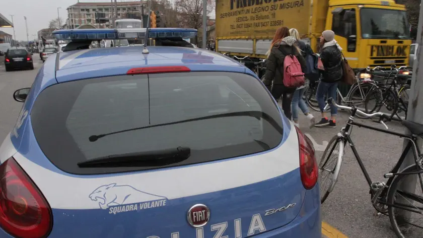 AGOSTINI TREVISO GUARDIA DI FINANZA E CANI ANTIDROGA ALLA STAZIONE DEI TRENI