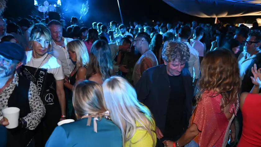 La festa di venerdì sera alla Pagoda del Des Bains per il via al programma di concerti estivi