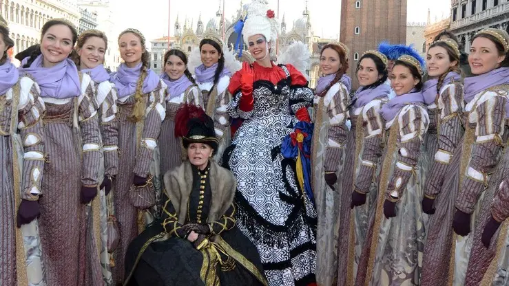 Elisa Costantini tra le "Marie" del Carnevale, da cui scaturirà l'Angelo del prossimo anno