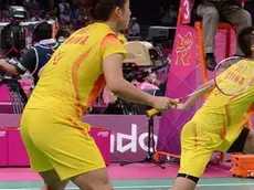 epa03332202 China's Chen Xu (2nd L) and Jin Ma (L) in action against Poland's Nadiezda Zieba (2nd R) and Robert Mateusiak (L) in the Mixed Doubles Quarterfinal at the Wembley Arena during the London 2012 Olympic Games Badminton competition, London, Britain, 01 August 2012. EPA/Neil Munns