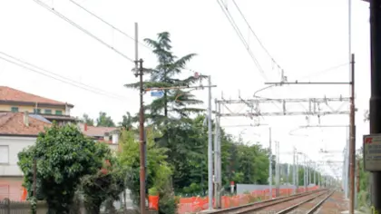 Passaggio a livello in località Gazzera, Mestre, dove una persona è stata investita da un treno.