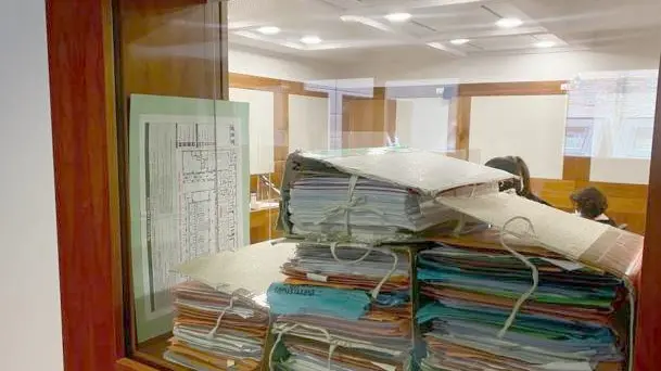 Un’immagine emblematica di uno degli uffici del tribunale di Venezia stracarico di pratiche di lavoro inevase