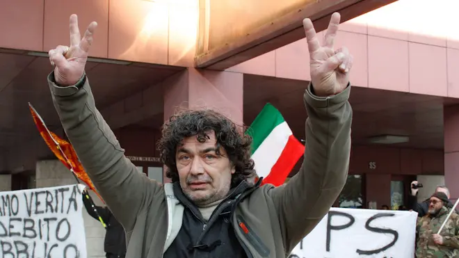 Manifestazione dei "Forconi" di fronte al Monte Paschi di Siena in Corso del Popolo, Mestre. Nella foto: Stefano Guerra